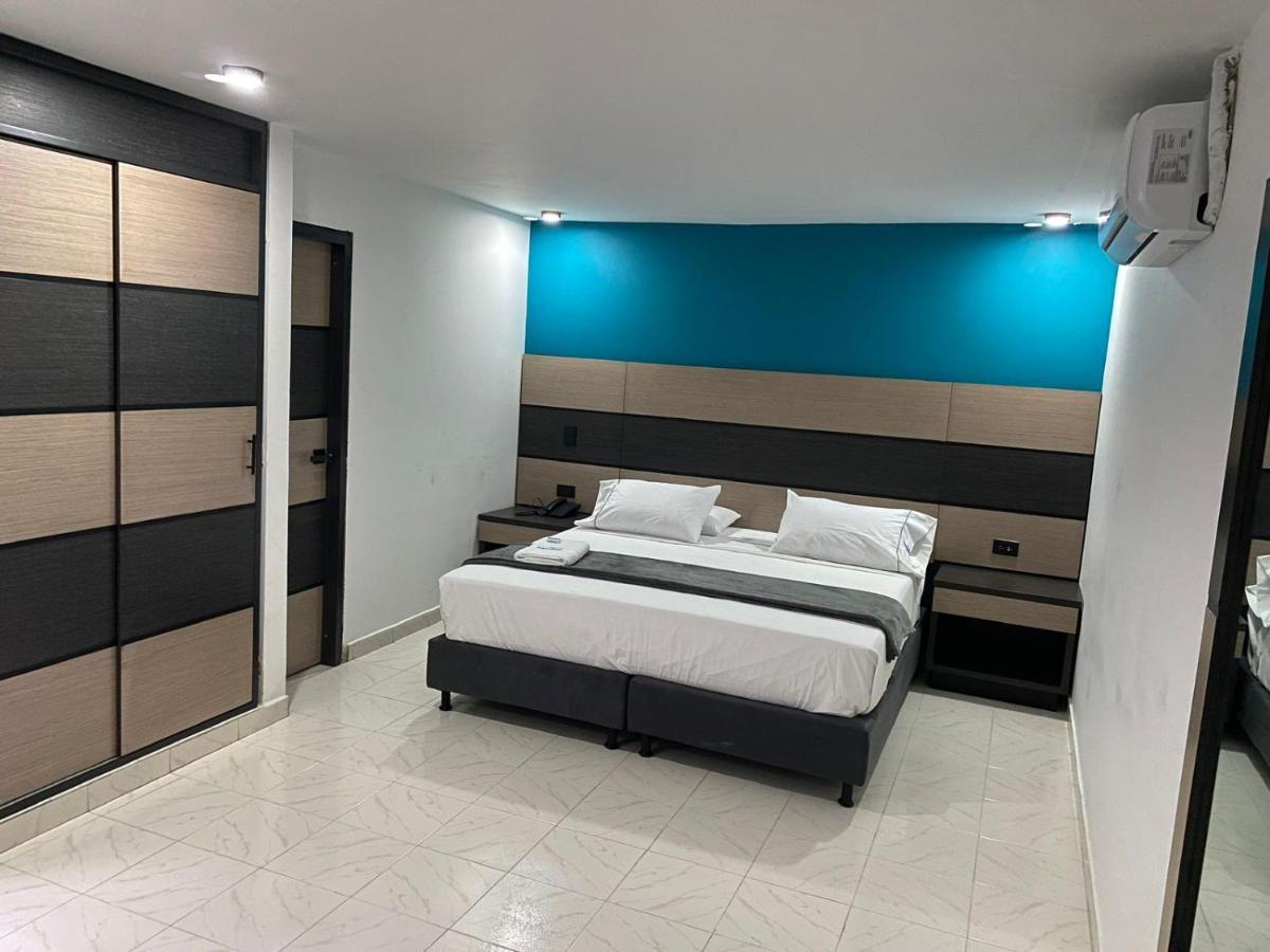 Hotel Plaza Real Ocaña Extérieur photo