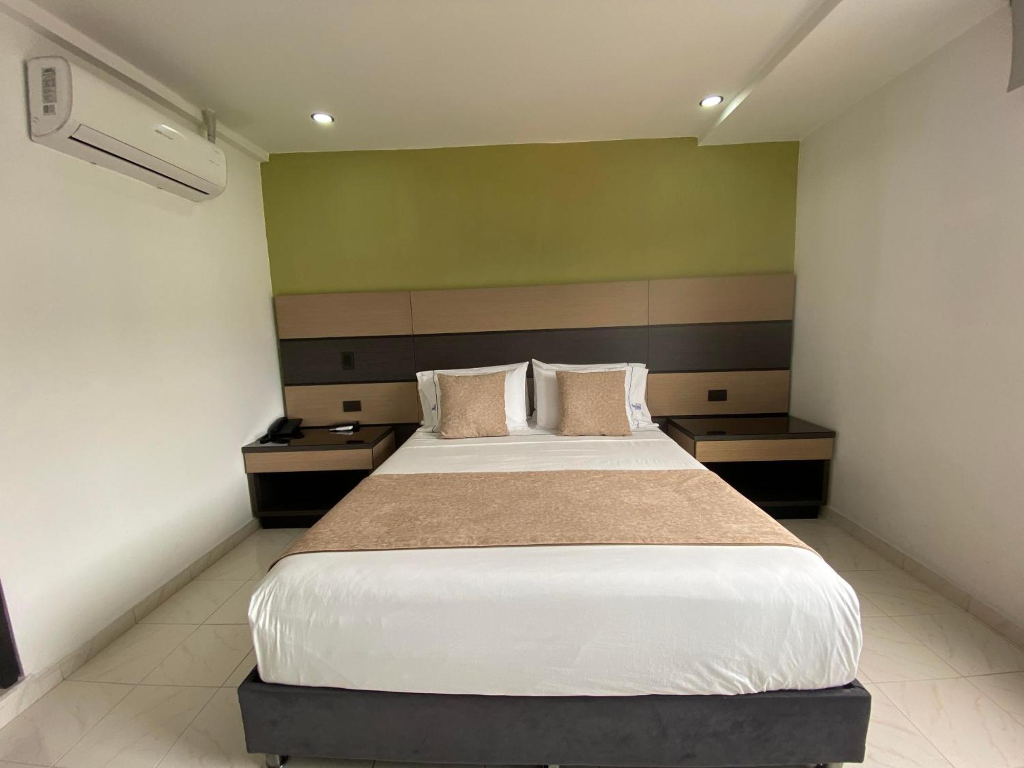 Hotel Plaza Real Ocaña Extérieur photo